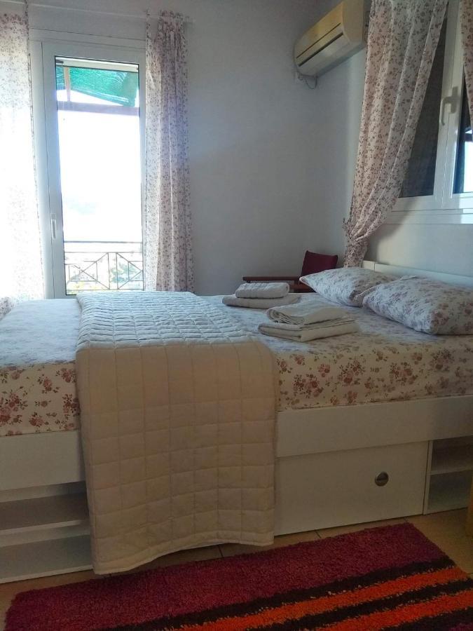 Elaia Country Living Villa กาลาทาส ภายนอก รูปภาพ