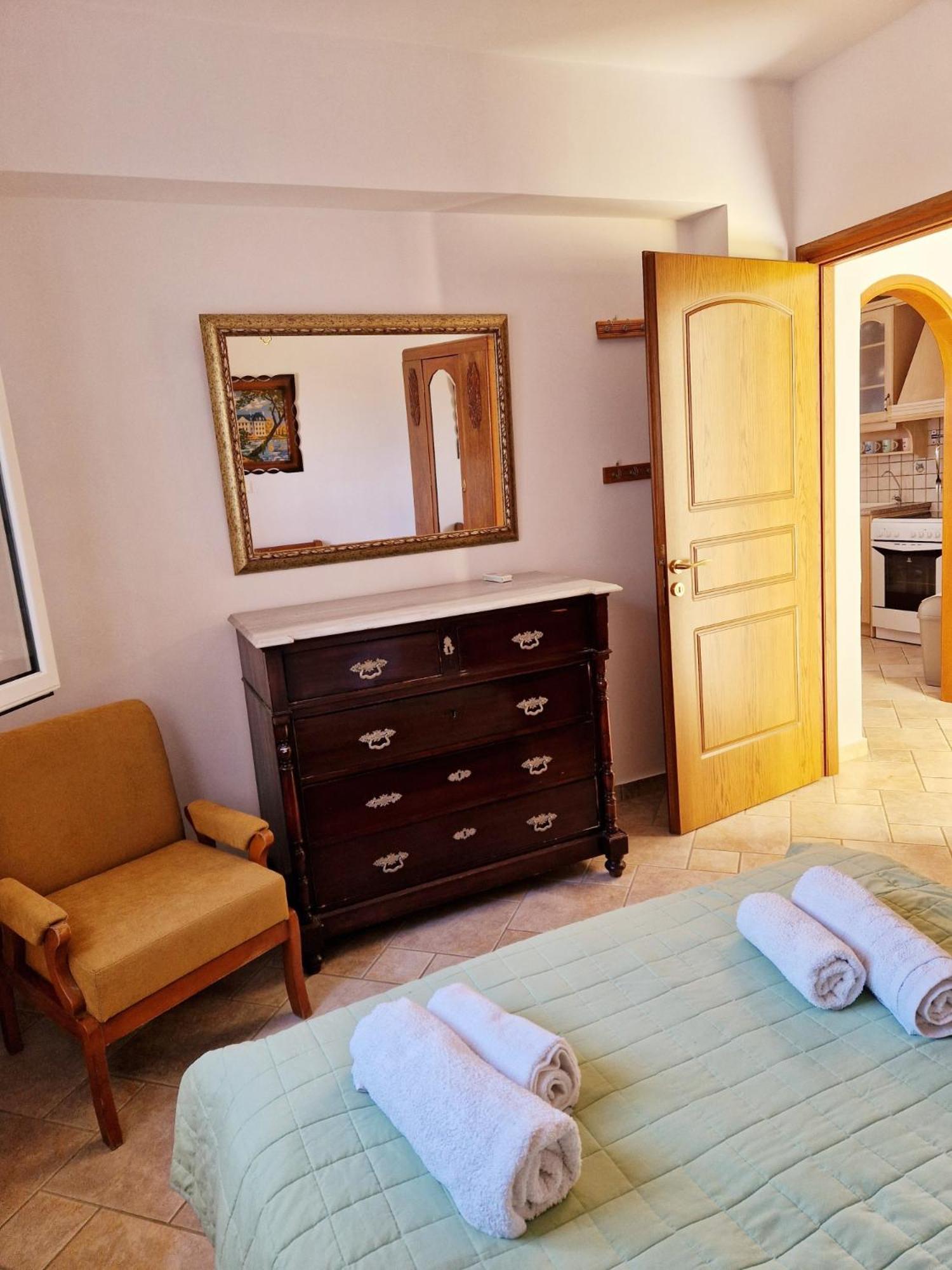 Elaia Country Living Villa กาลาทาส ภายนอก รูปภาพ
